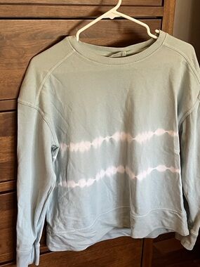 Universal Thread Light Sage Green Tie-Dye Sweatshirt